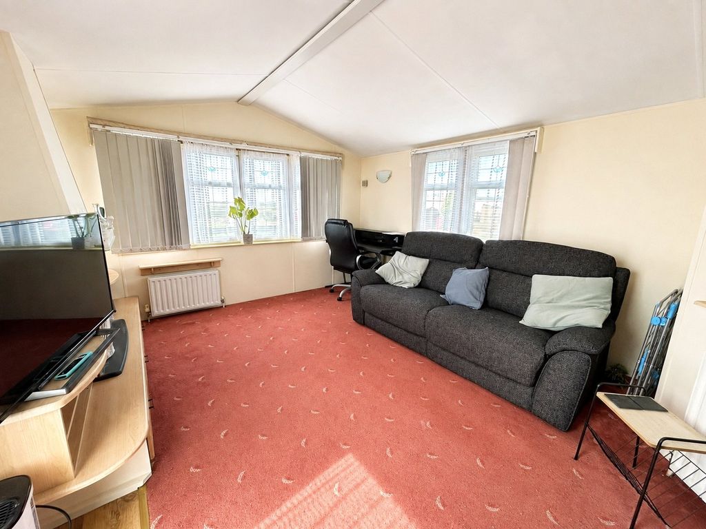 Property photo 3 of 11 Picture No. 10