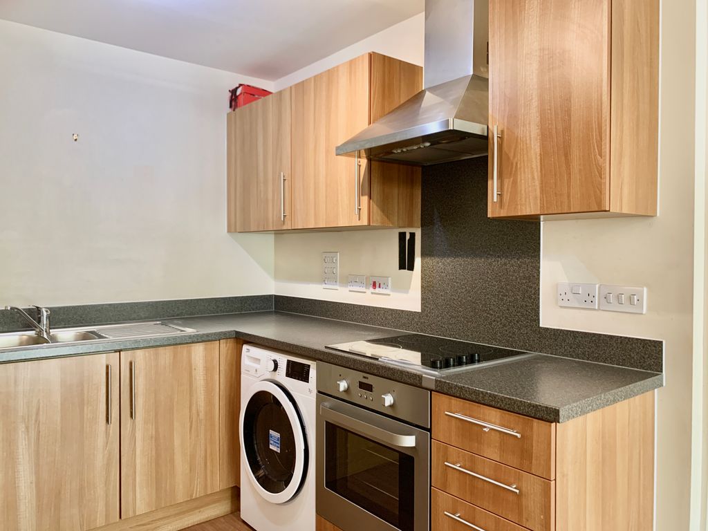 Property photo 3 of 8 Kitchen