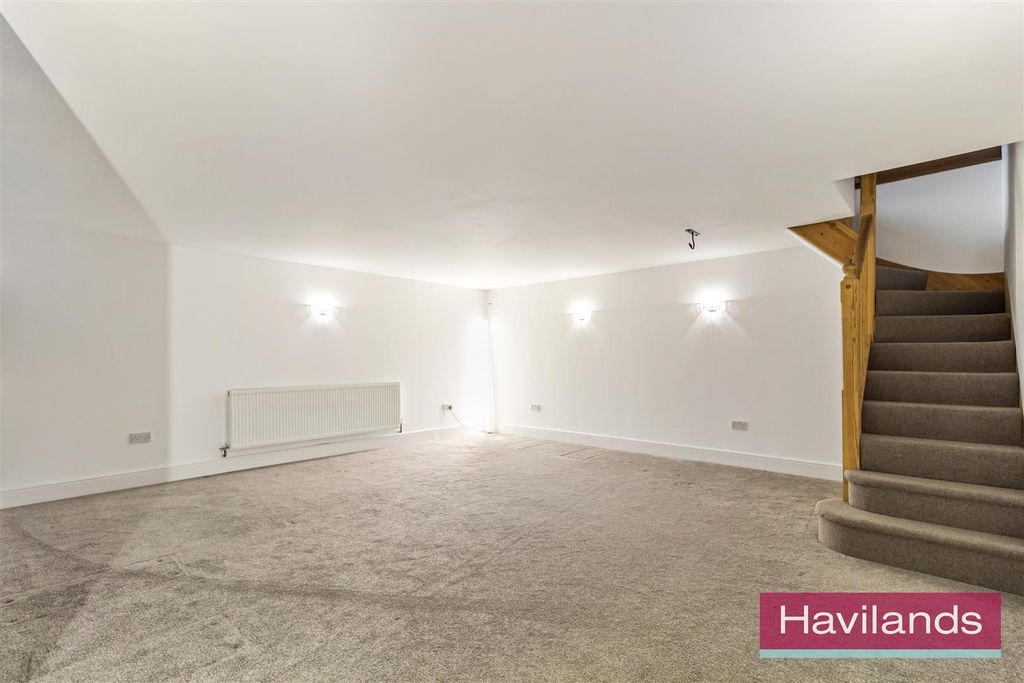Property photo 3 of 12 The Bourne-4.Jpg