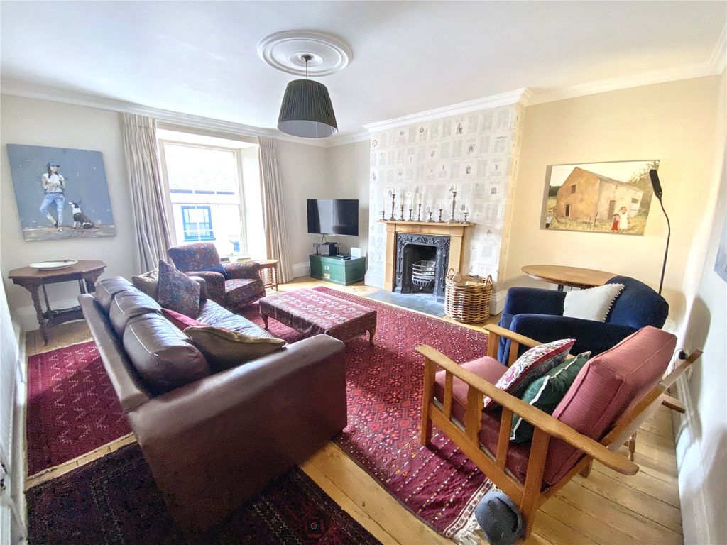 Property photo 2 of 21 Sitting Room
