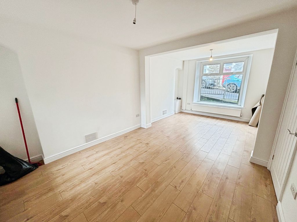 Property photo 2 of 12 Image