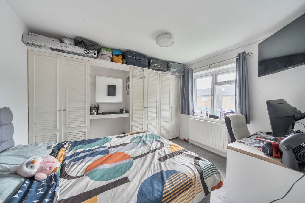 Property photo 3 of 14 Bedroom 2