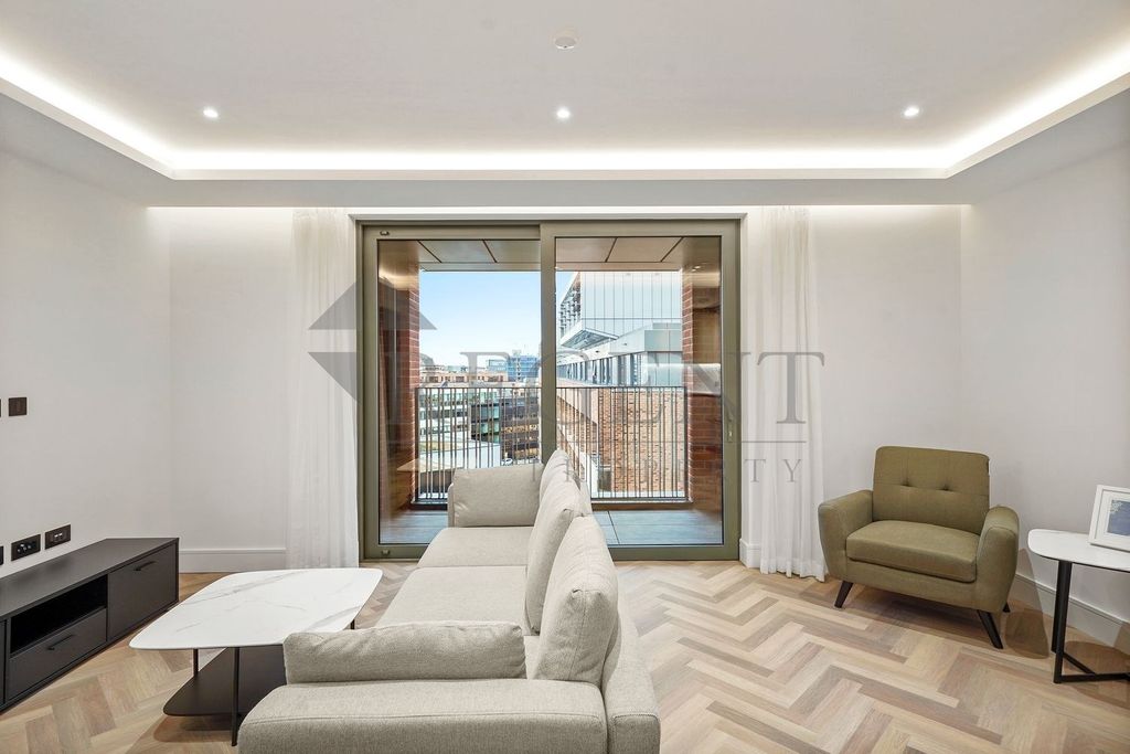 Property photo 2 of 20 Reception