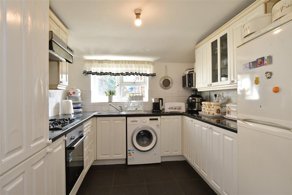 Property photo 3 of 10 Kitchen