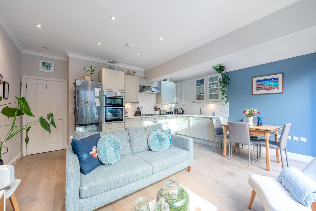 Property photo 2 of 16 78 Sedlescombe Road-