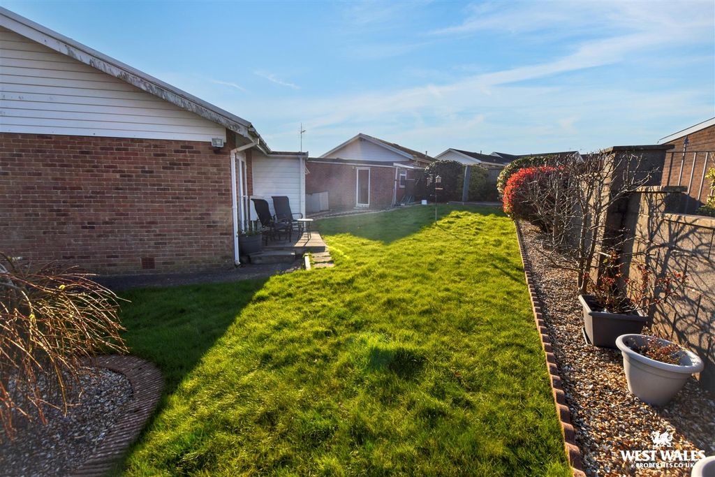 Additional image 18 of 3 bed detached bungalow for saleGateholm Avenue, Milford Haven SA73
