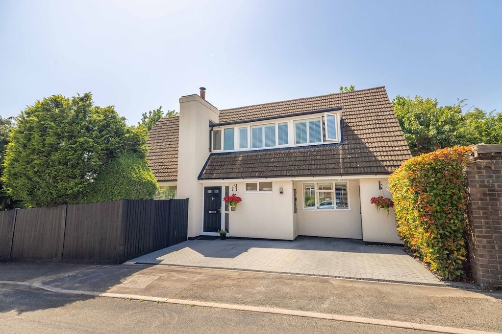 Property photo 1 of 28