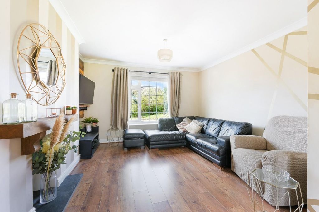 Property photo 3 of 13 Preston Lane