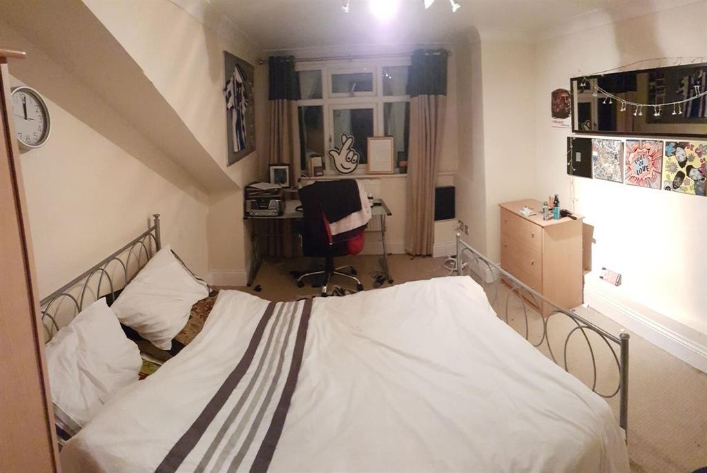 Property photo 3 of 15 A Cozy And Inviting Master Bedroom Featuring A Lar...