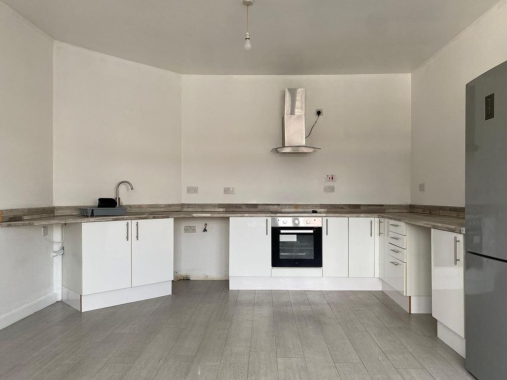 Property photo 2 of 14 Lounge Kitchen