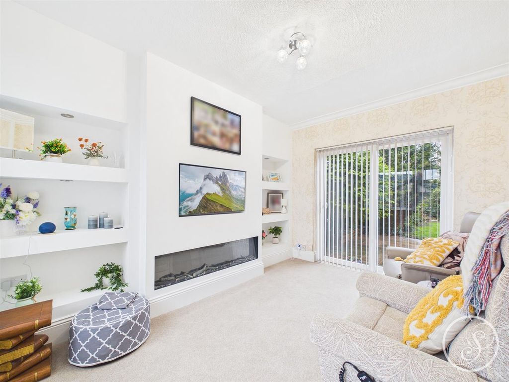 Property photo 2 of 17 Lounge