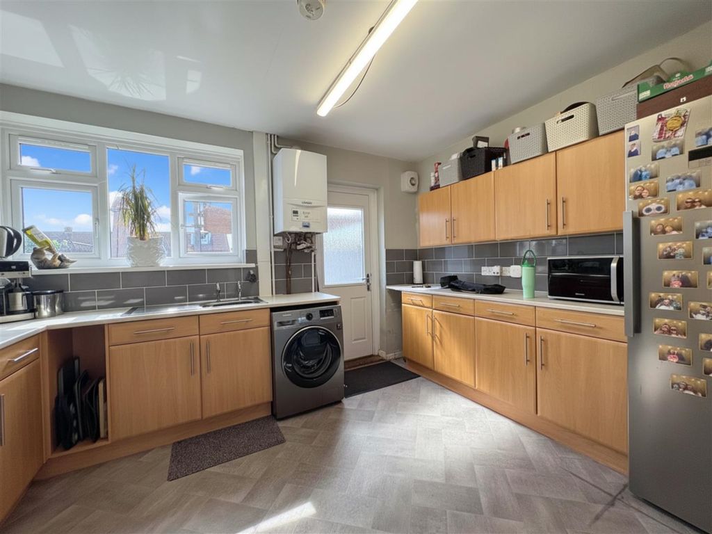 Property photo 3 of 9 Kitchen Branton.Png