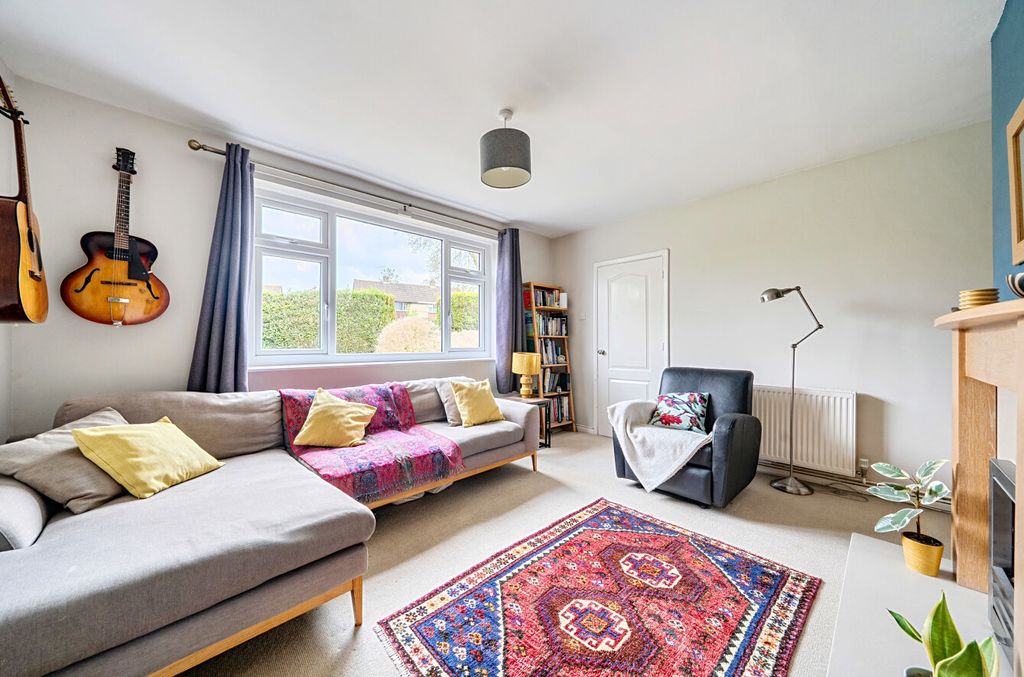 Property photo 3 of 20 1448892-18-69E7Ab...