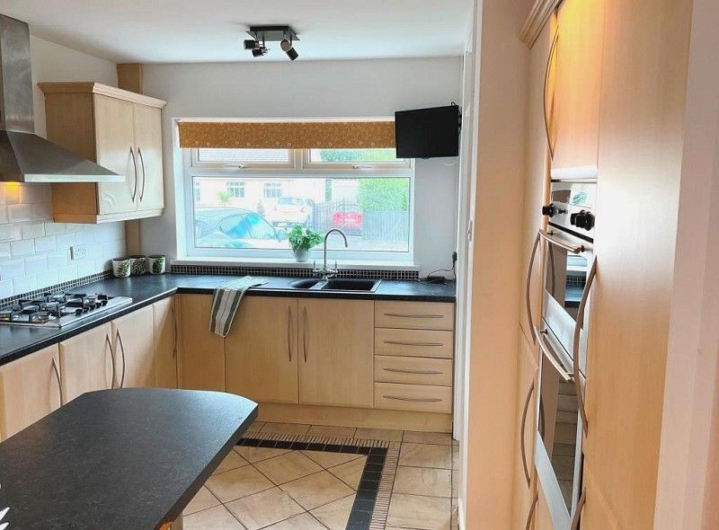 Property photo 2 of 17 Kitchen