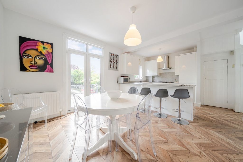 Property photo 3 of 18 1512305-8-6A99A98...
