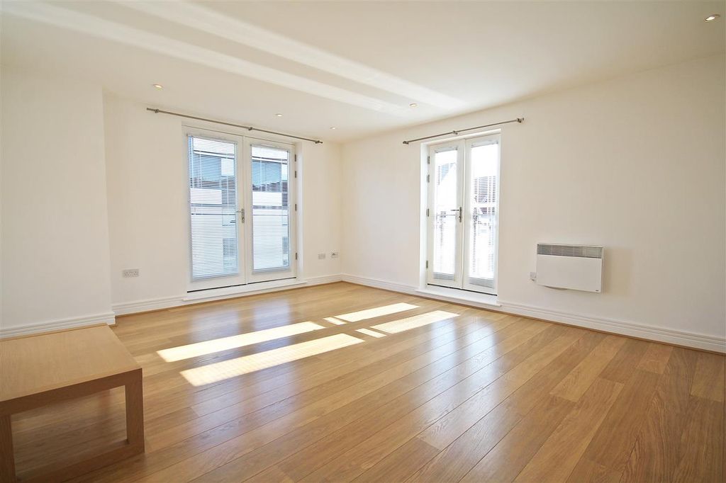 Property photo 2 of 12 Lounge