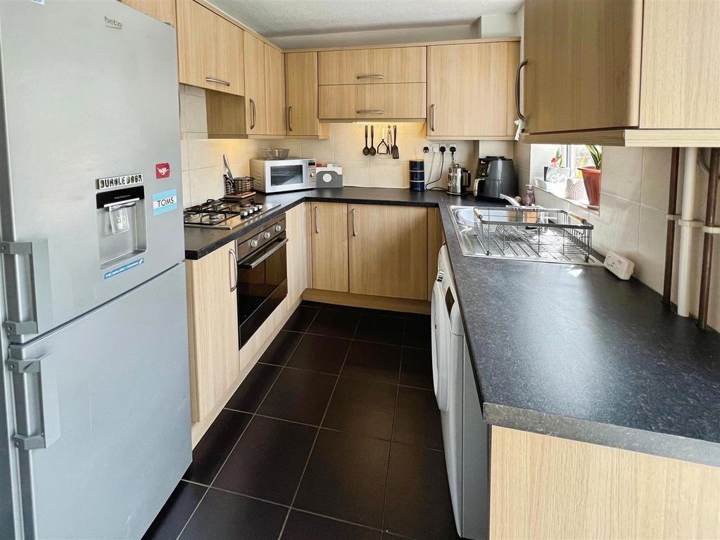 Property photo 2 of 10 Kitchen