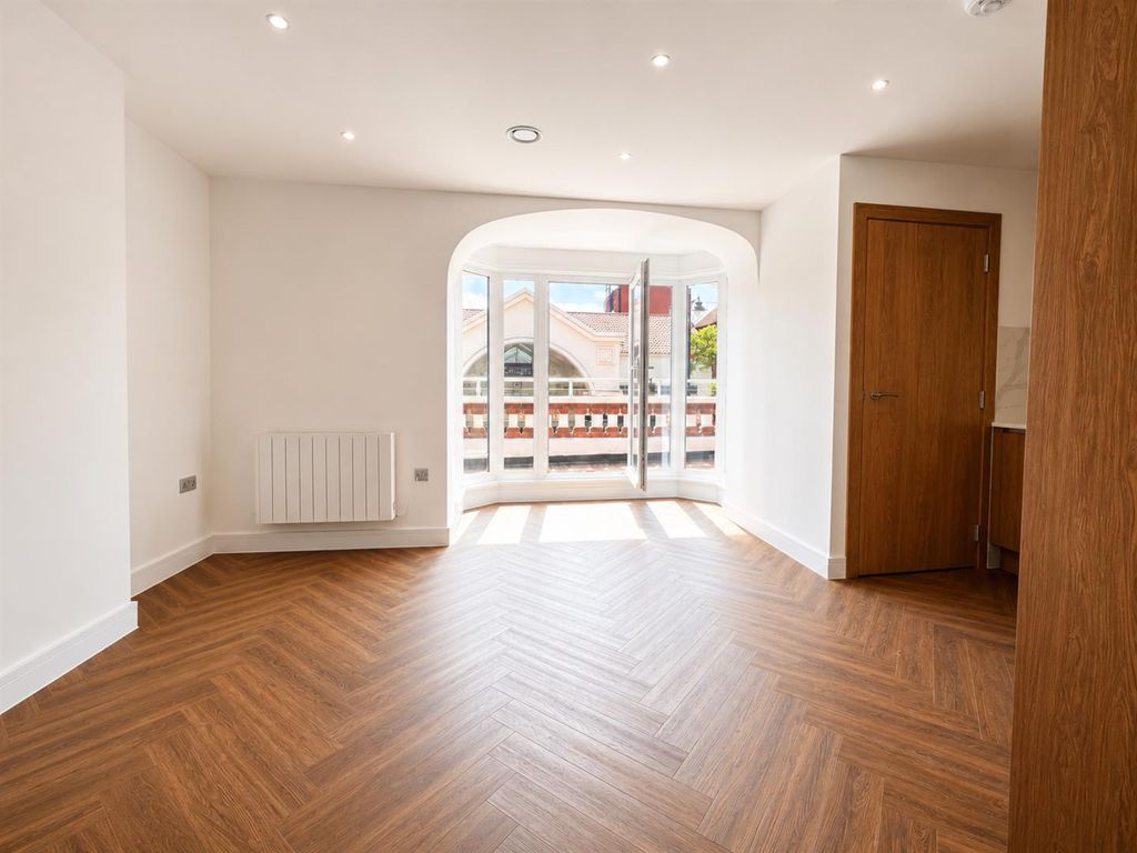 Property photo 2 of 11 37F6171B-3Bf7-48c5-9Ae0-E2A25c1Ff251.Png