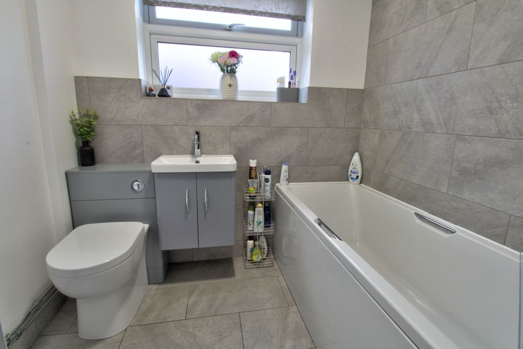 Property photo 3 of 12 Bathroom