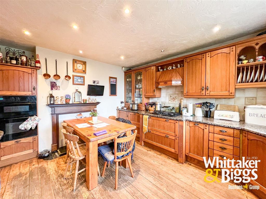 Property photo 3 of 25 Breakfast Kitchen