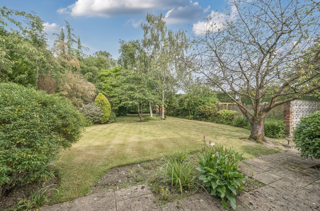 Property photo 3 of 14 Large Rear Garden