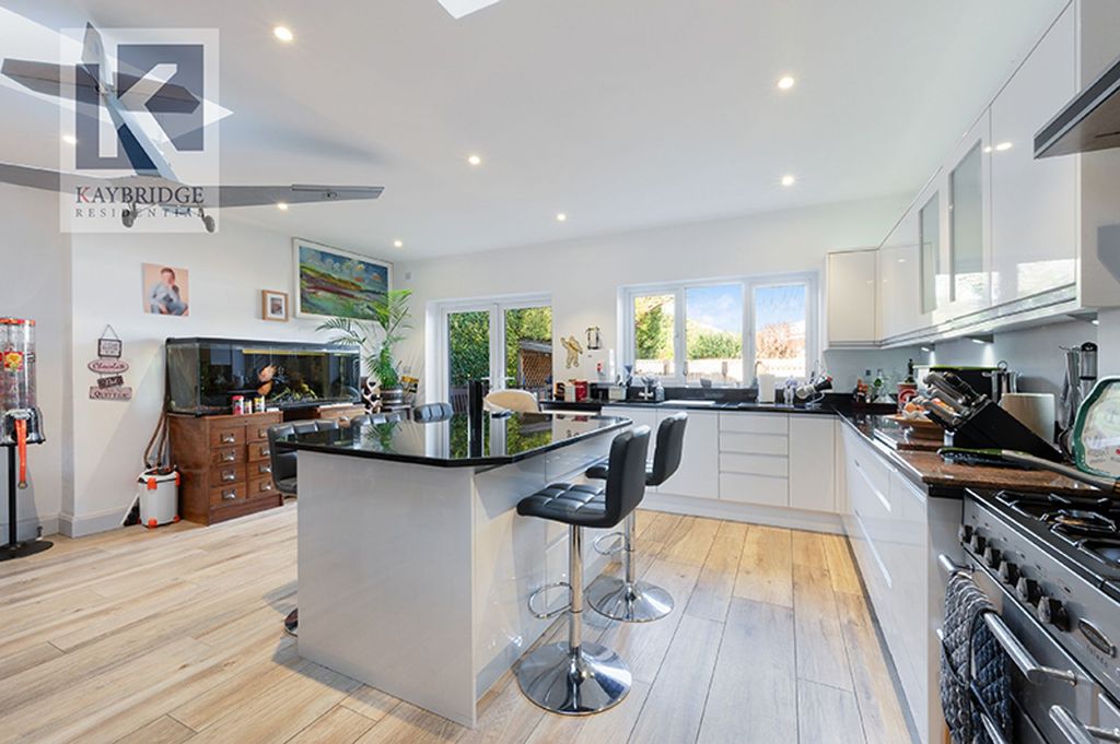 Property photo 3 of 15 Ewell By Pass, Epsom