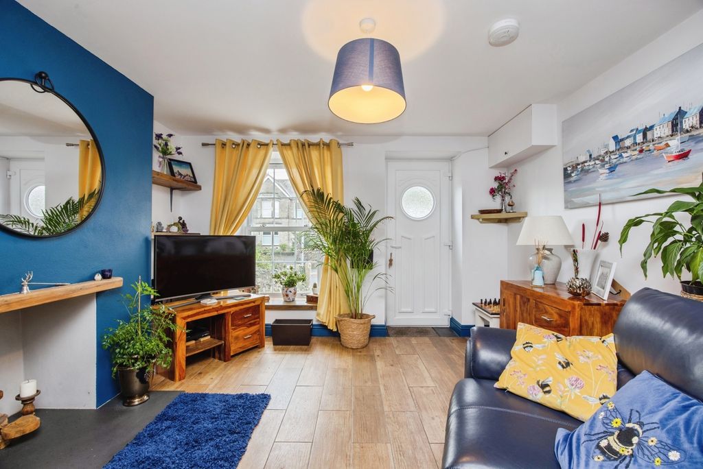 Property photo 2 of 17 Photo