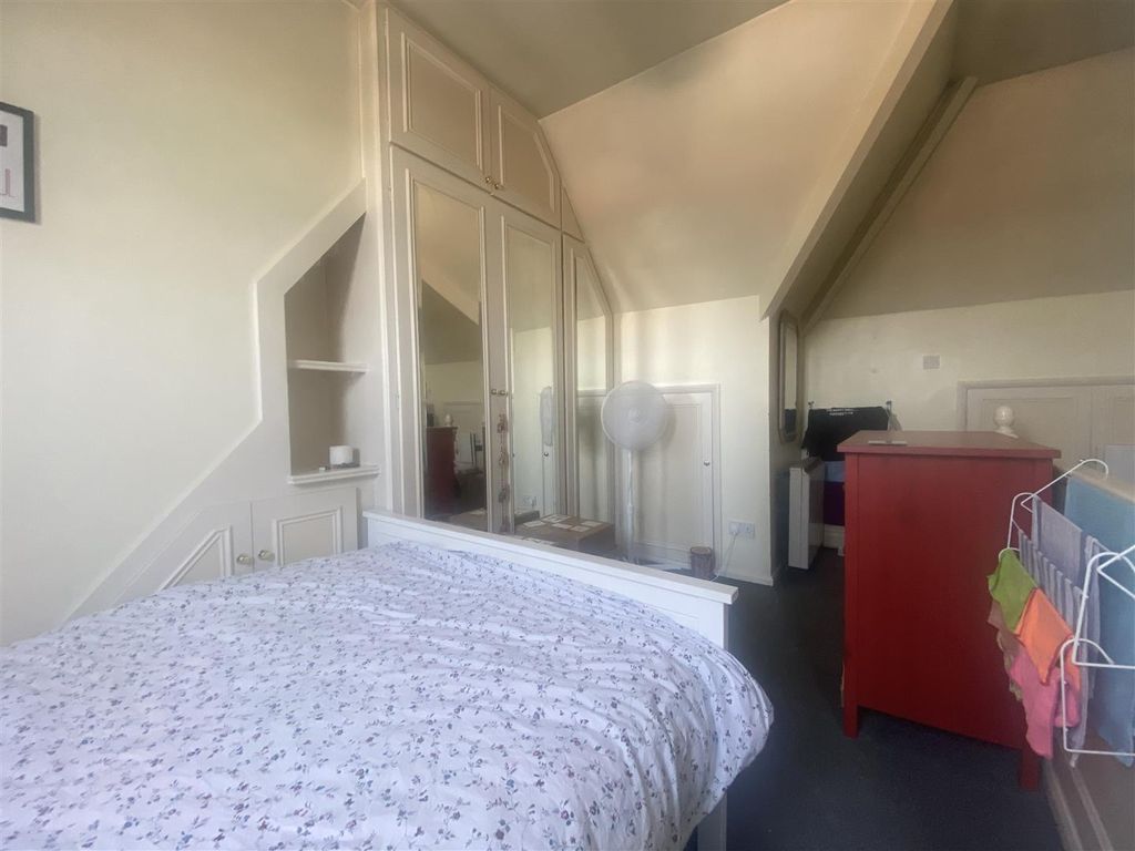 Property photo 3 of 6 Bedroom