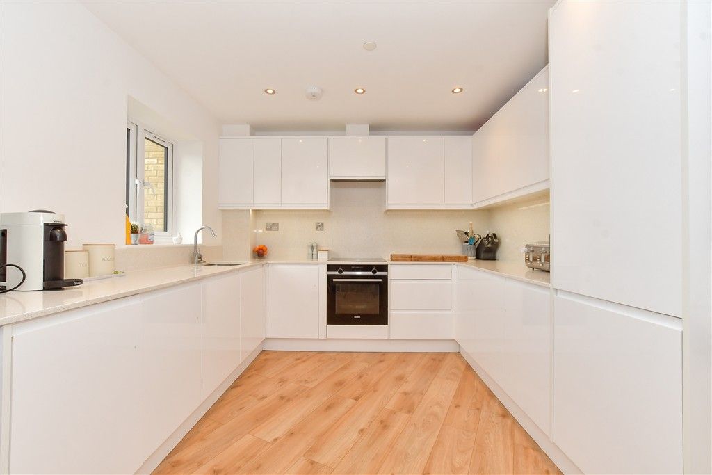 Property photo 2 of 7 Kitchen