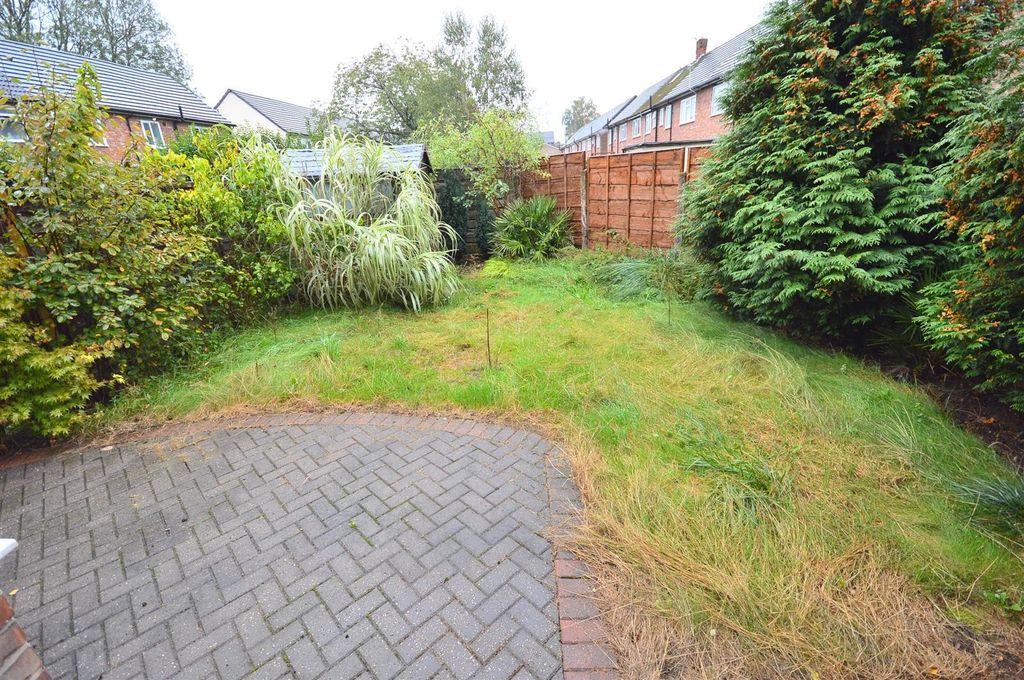 Property photo 2 of 8 Garden