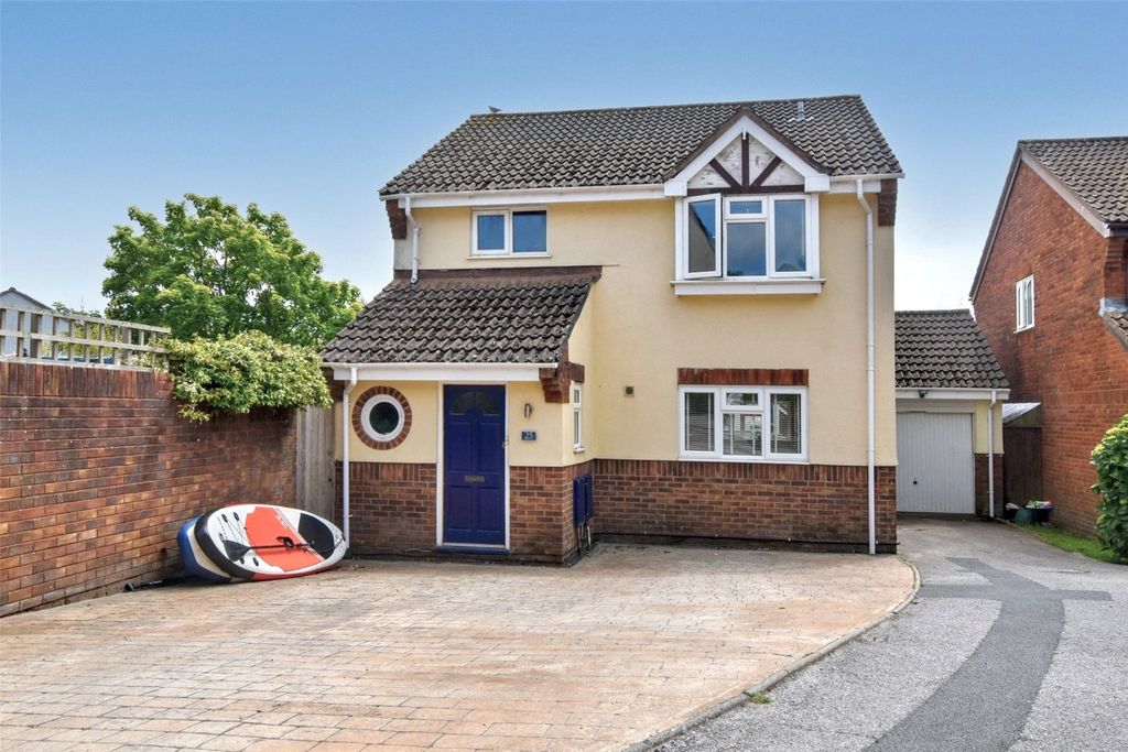 Property photo 2 of 18 Front