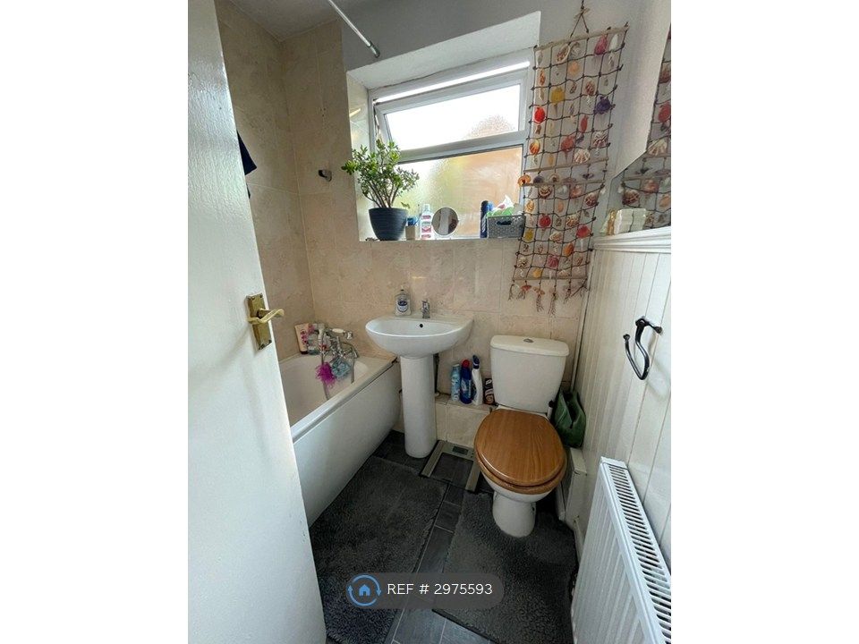 Property photo 1 of 7 Bathroom