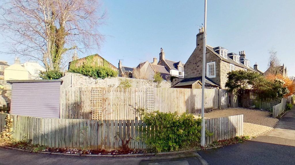 Property photo 3 of 25