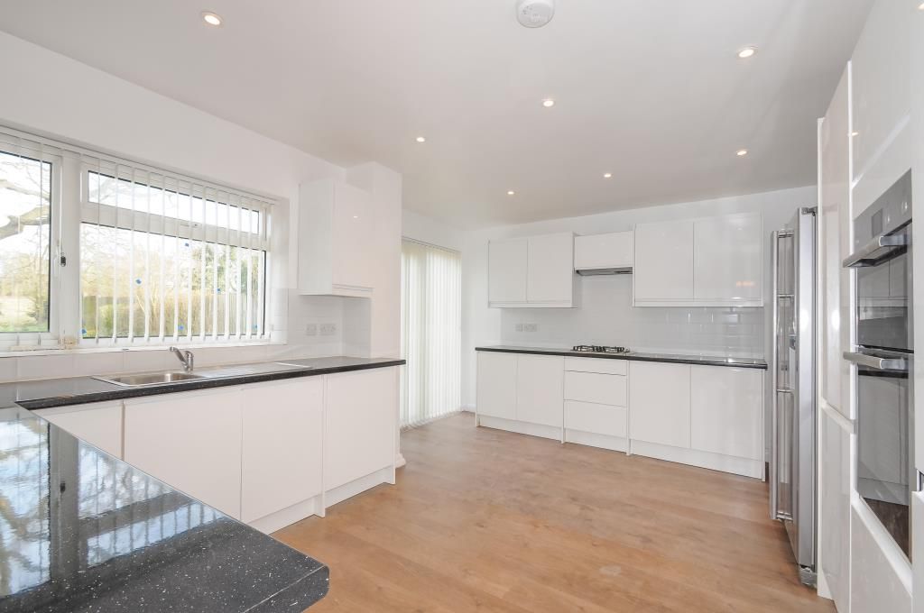 Property photo 2 of 10 Kitchen