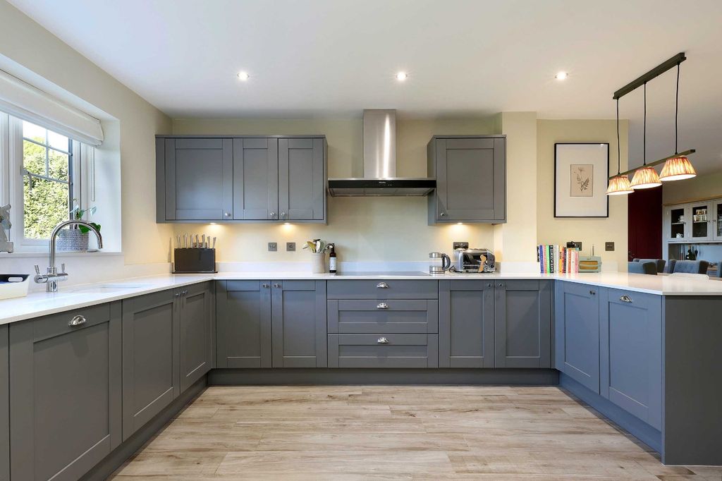 Property photo 2 of 21 Picture No. 16