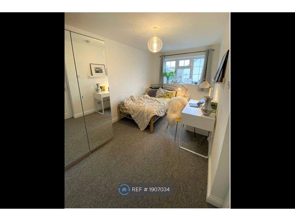 Property photo 1 of 10 Room 5: Light, Spacious Double Room