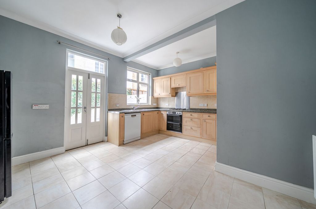 Property photo 3 of 19 1380472-13-691329...