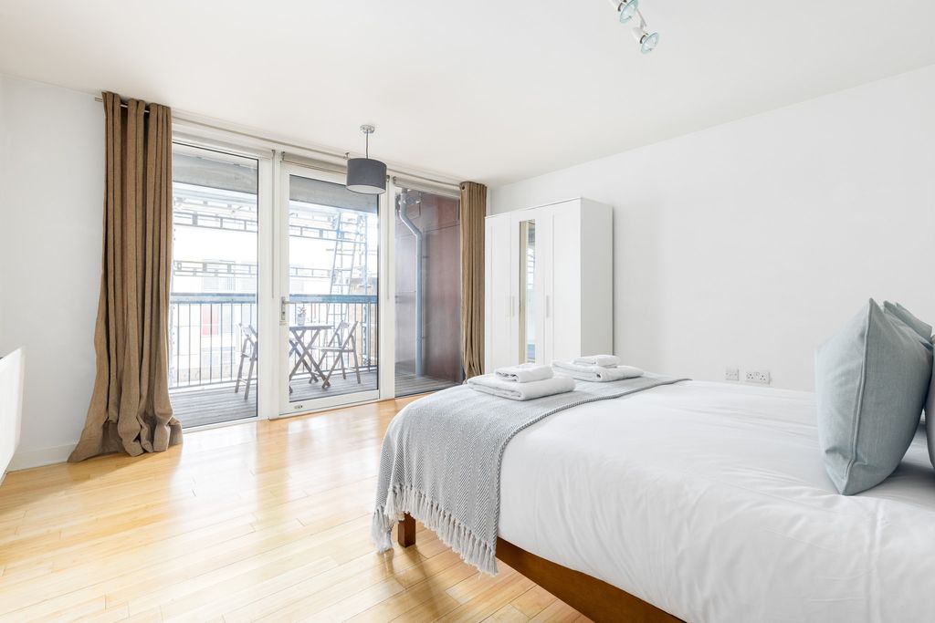 Property photo 3 of 31 Bedroom