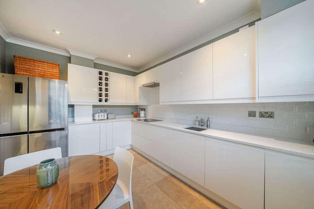 Property photo 2 of 23 1394856-18-695E4A...