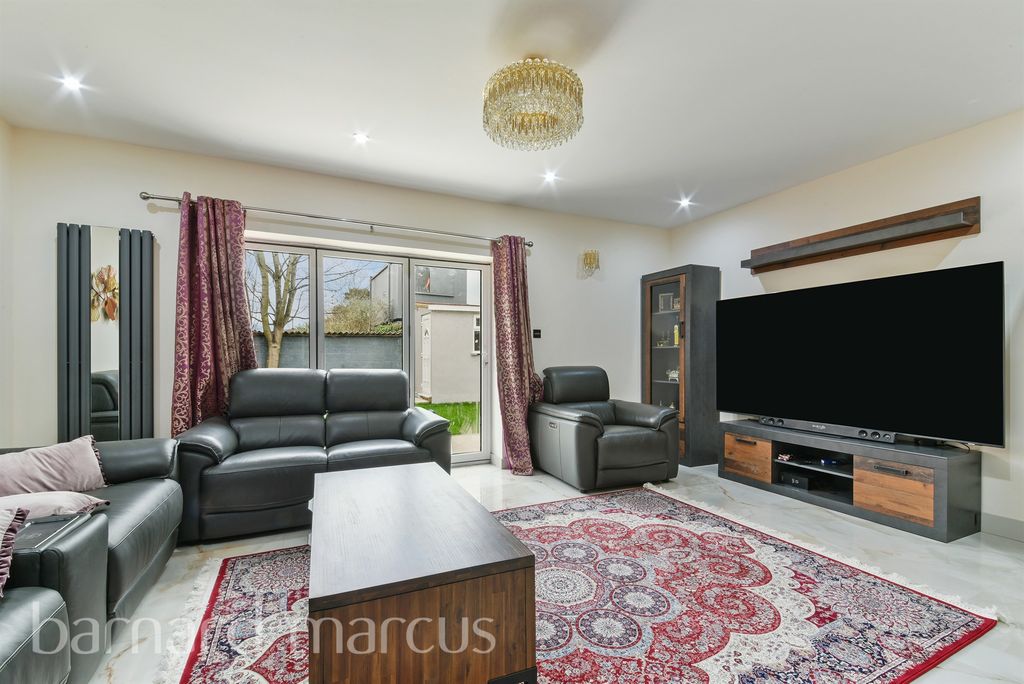 Property photo 3 of 12