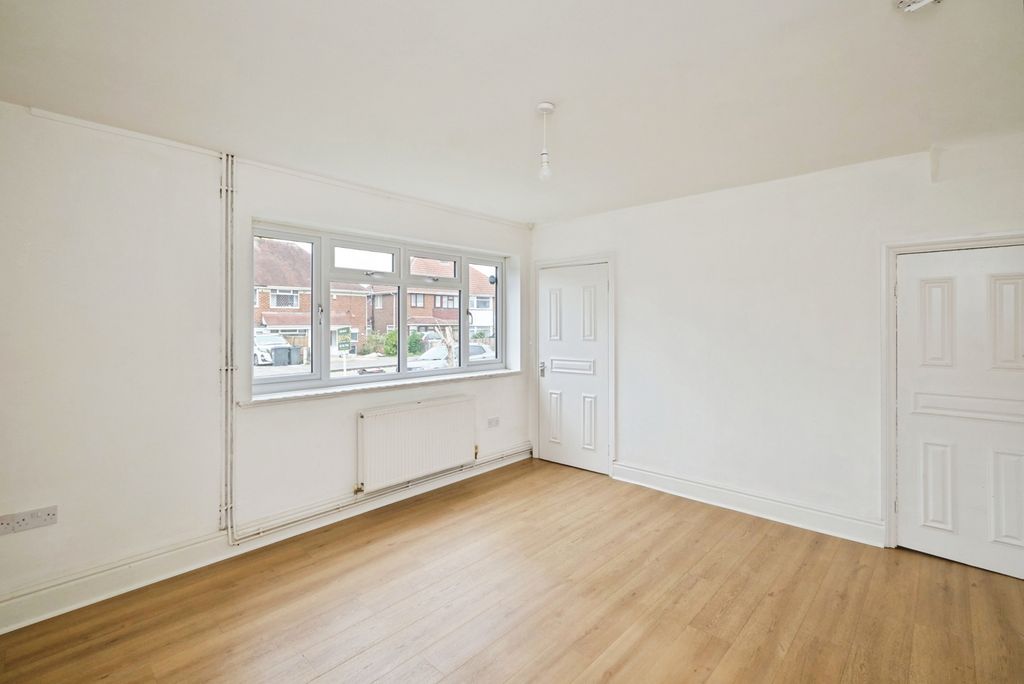 Property photo 3 of 17 Photo