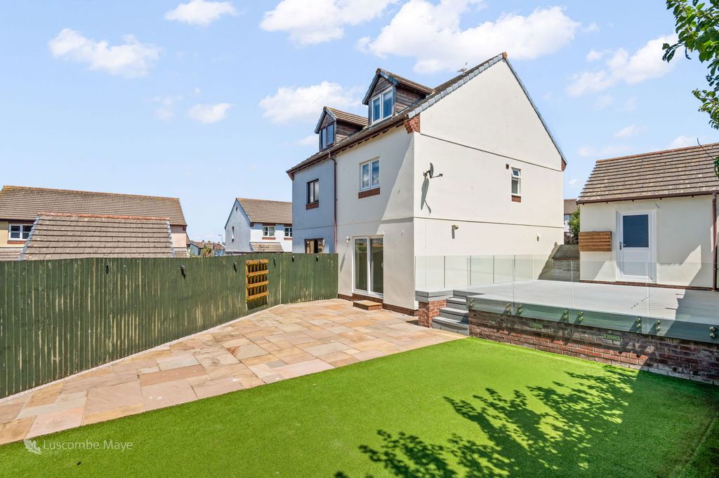Property photo 2 of 13