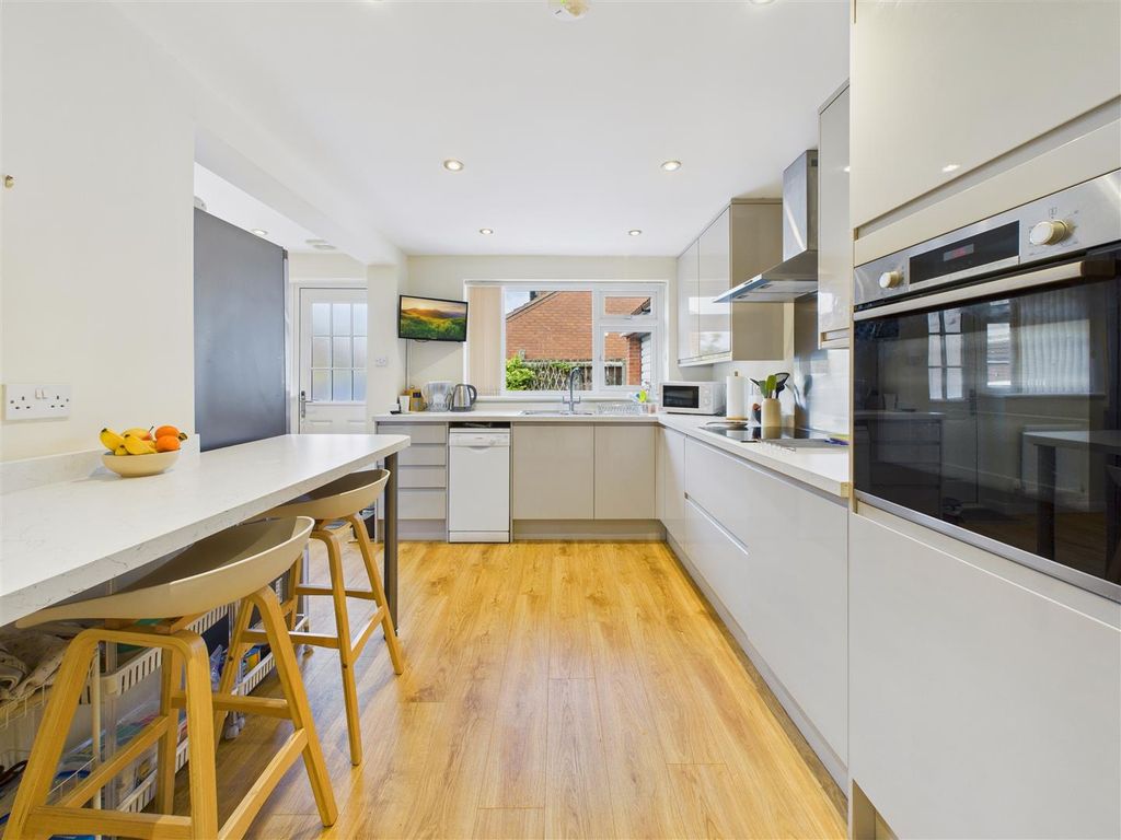 Property photo 2 of 15 Kitchen