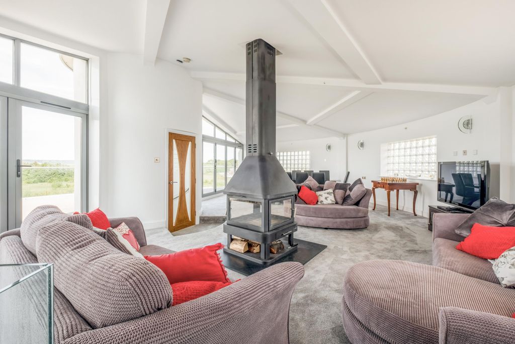 Property photo 3 of 29 Image