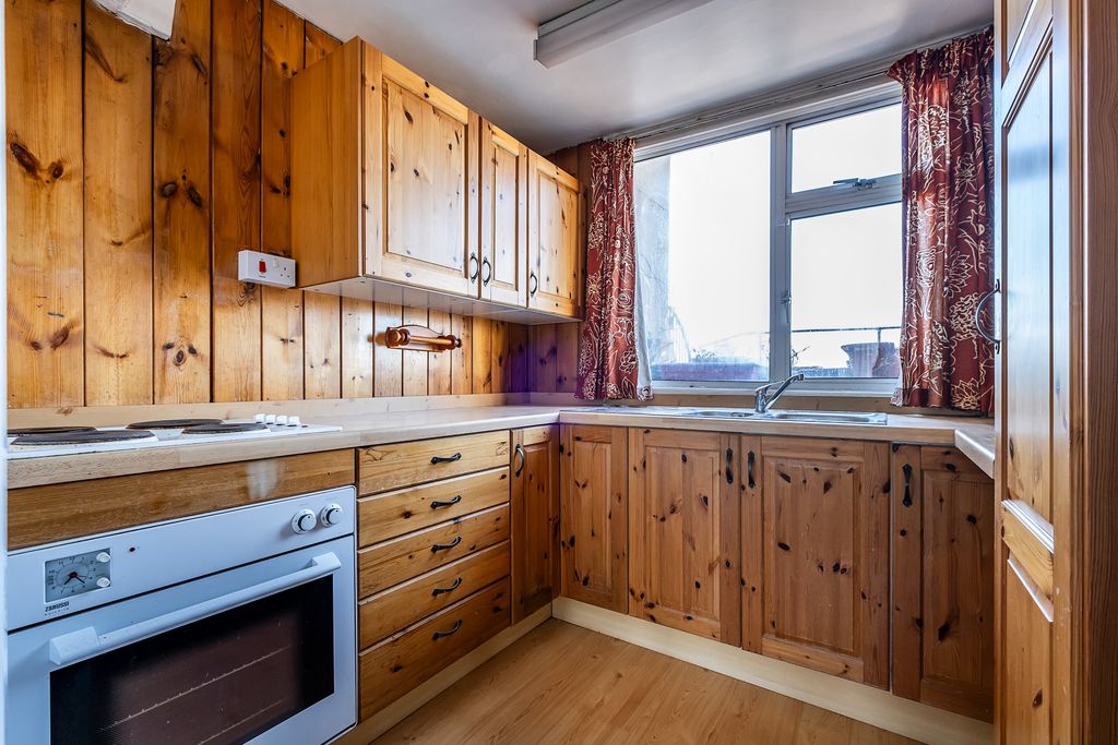 Property photo 3 of 16