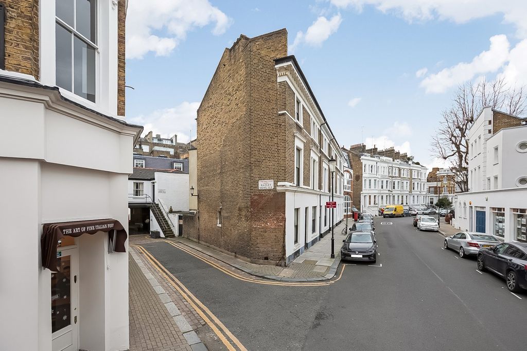 Property photo 3 of 11 Mews