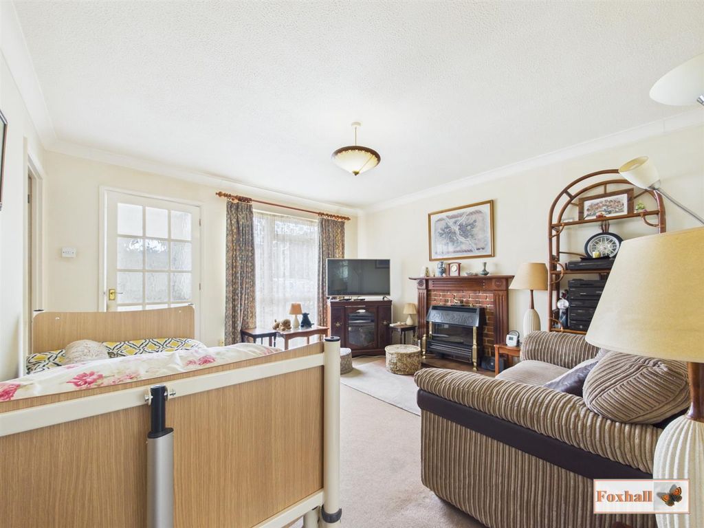 Property photo 3 of 17 Lounge