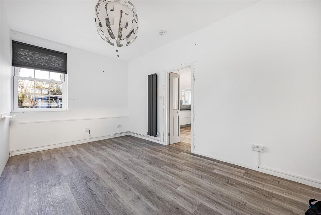 Property photo 3 of 29