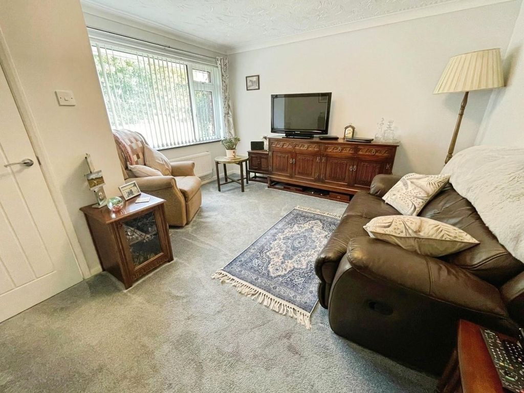 Property photo 3 of 14 Bd21B9Dd-9Cbdf431-B5F8-4Fce-A62d-Fcdf5c9B1767.Jpeg