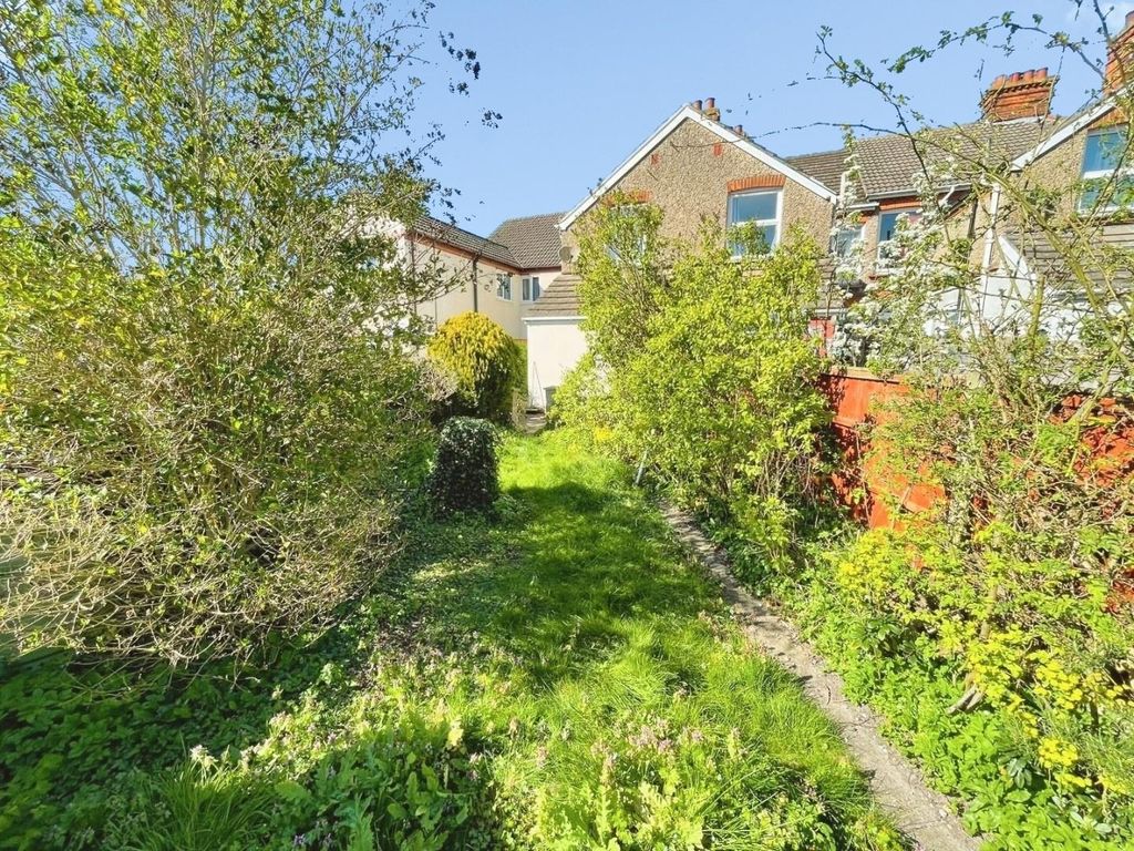 Property photo 3 of 12 752Fdc49-8969Bf40-6Ab7-406d-8c59-7541B8E7d282.Jpeg